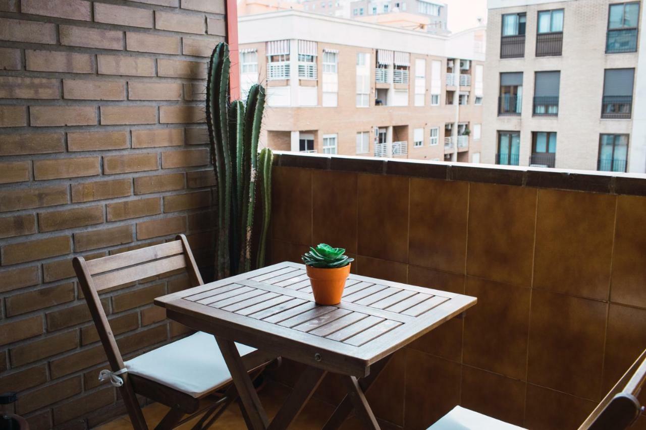 Florit Flats - Cozy 2 Bedroom By The Of Arts And Science Appartement *